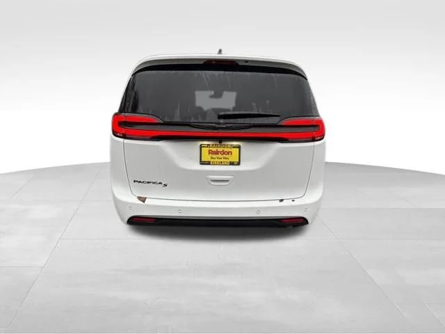 New 2026 Bright White Clear-Coat Exterior Paint Chrysler Select image 6