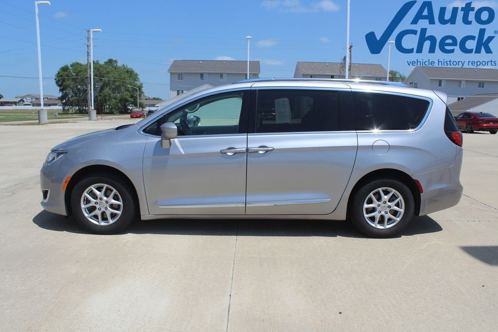 Used 2020 Silver Chrysler Touring L image 6