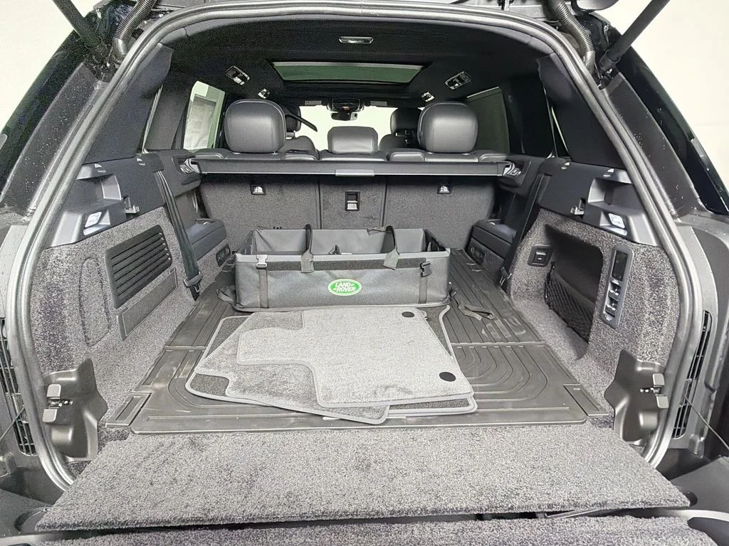 New 2026 Carpathian Gray Premium Metallic Land Rover SE image 28