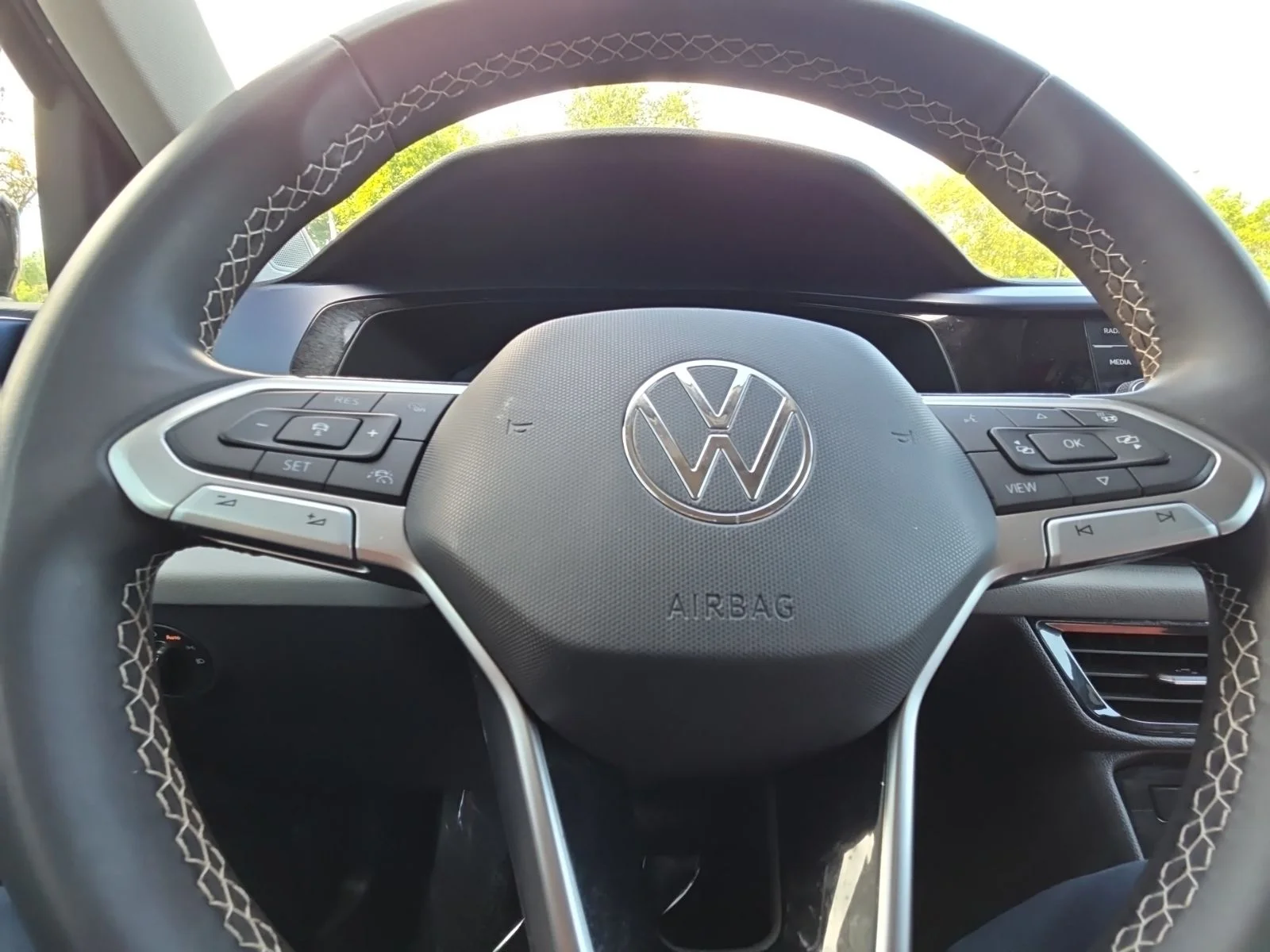 Used 2023 Black Volkswagen 1.5T SE image 20