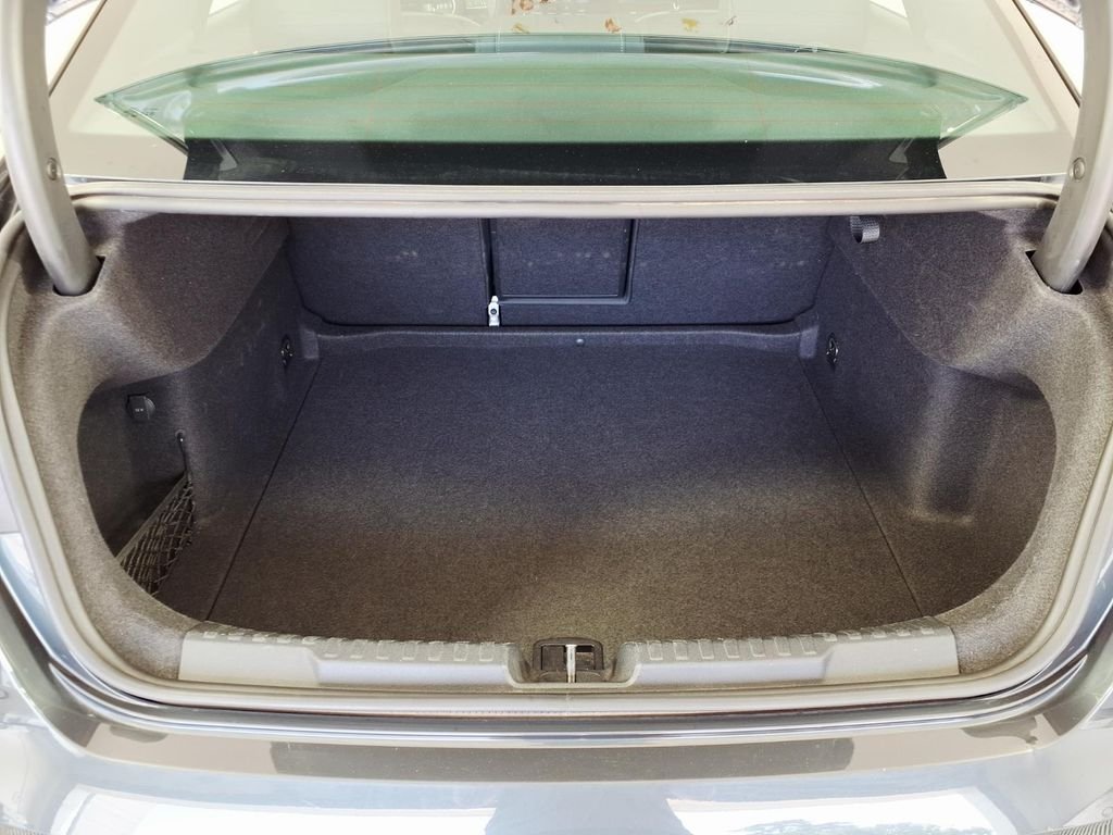 Used 2024  Audi 40 Premium image 9