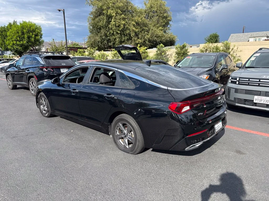 Used 2021 Black Kia LXS image 4
