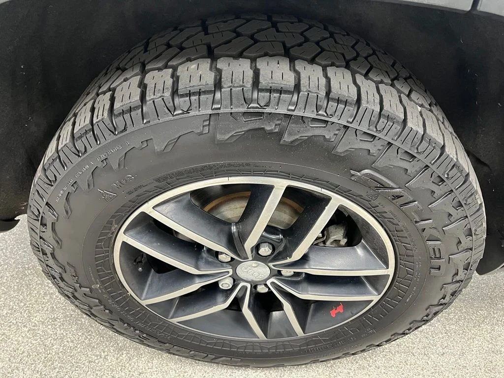 Used 2017 White Jeep Trailhawk image 17