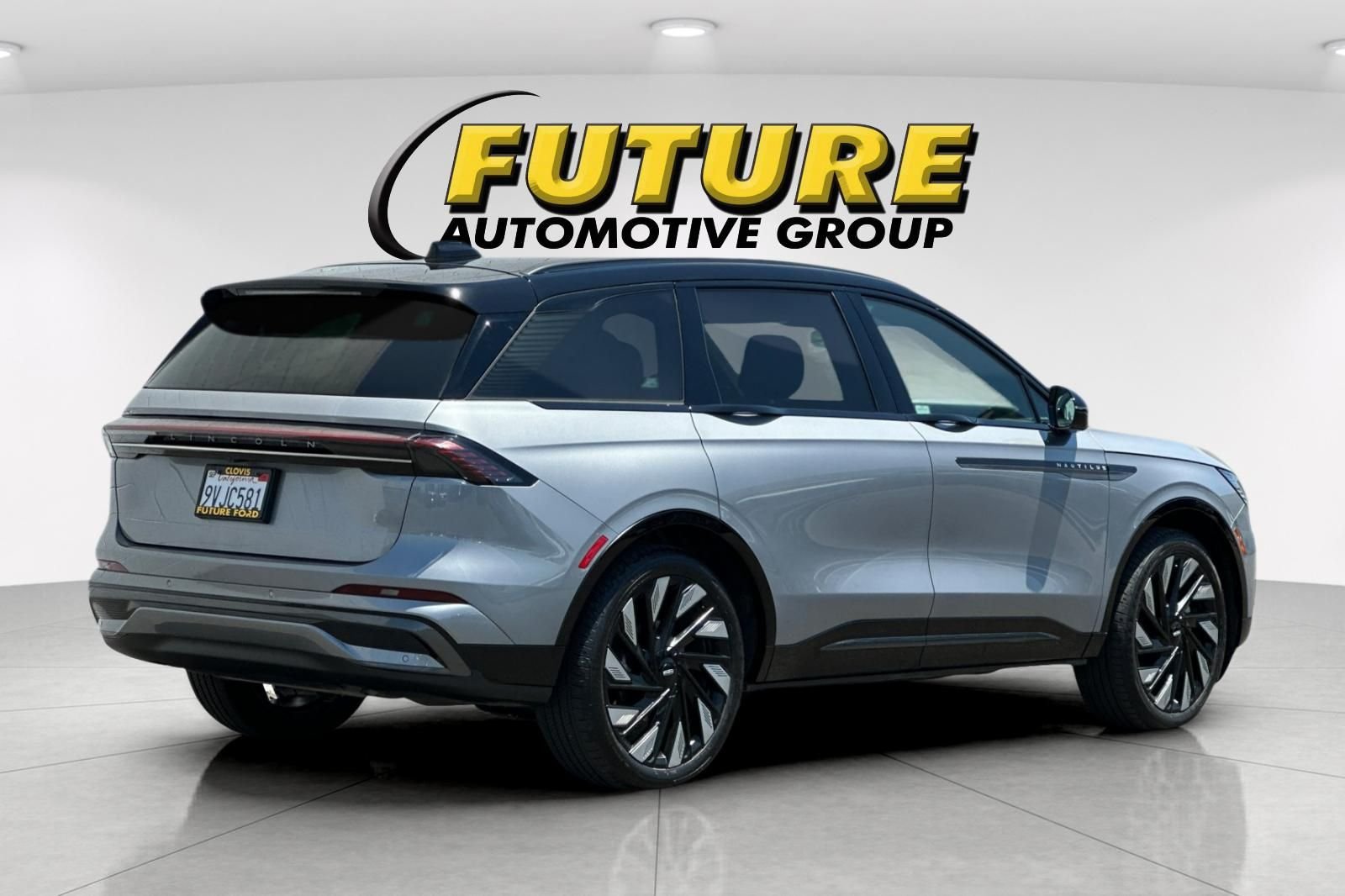 Used 2025 Gray Lincoln Reserve image 3