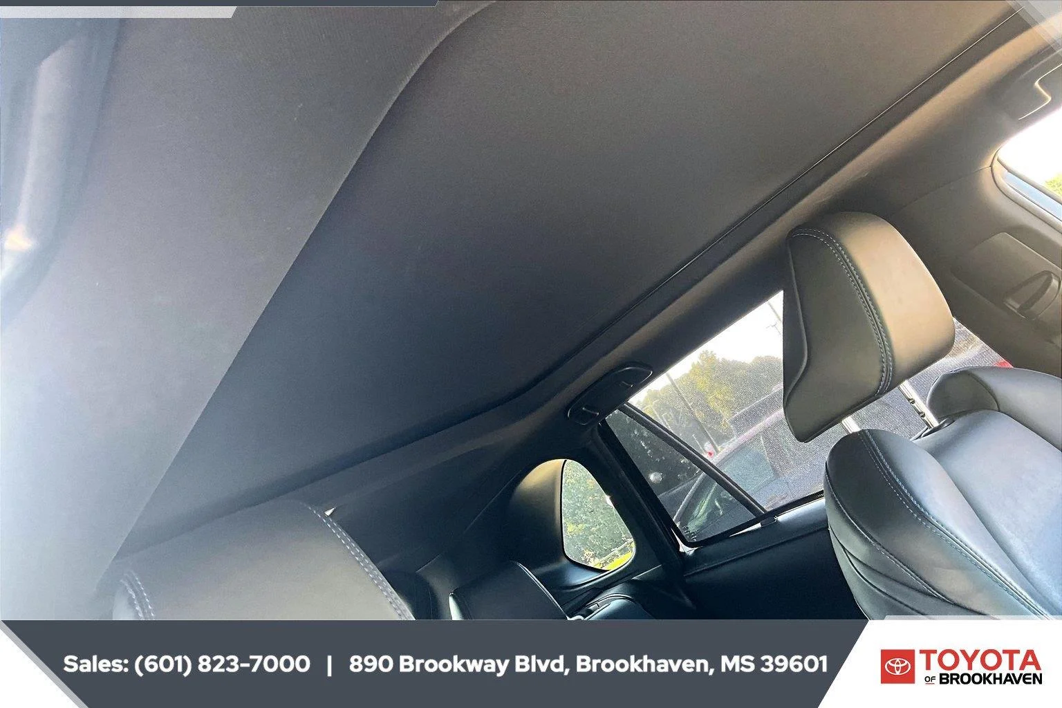 Used 2020 Blizzard Pearl w/Midnight Black Metallic Roof Toyota XSE image 16