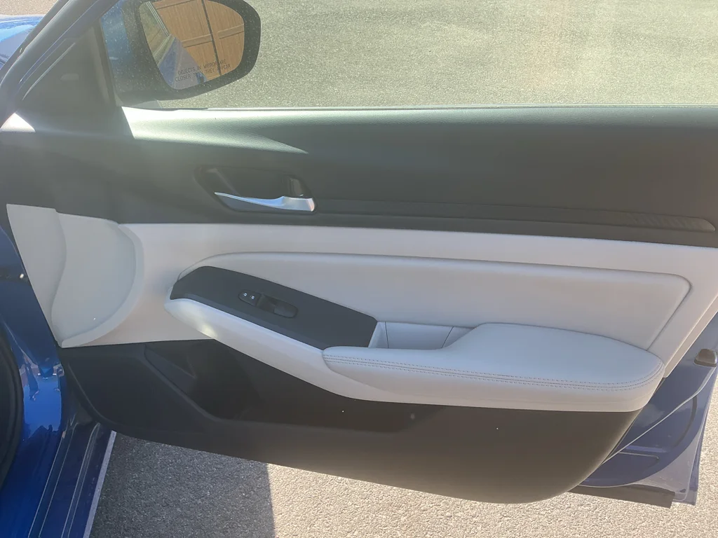 Used 2025 Bluestone Pearl Nissan SV image 12