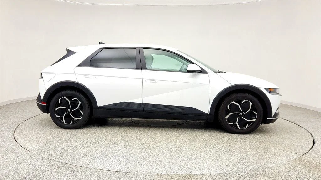 Used 2023 Atlas White Hyundai SEL AWD image 4