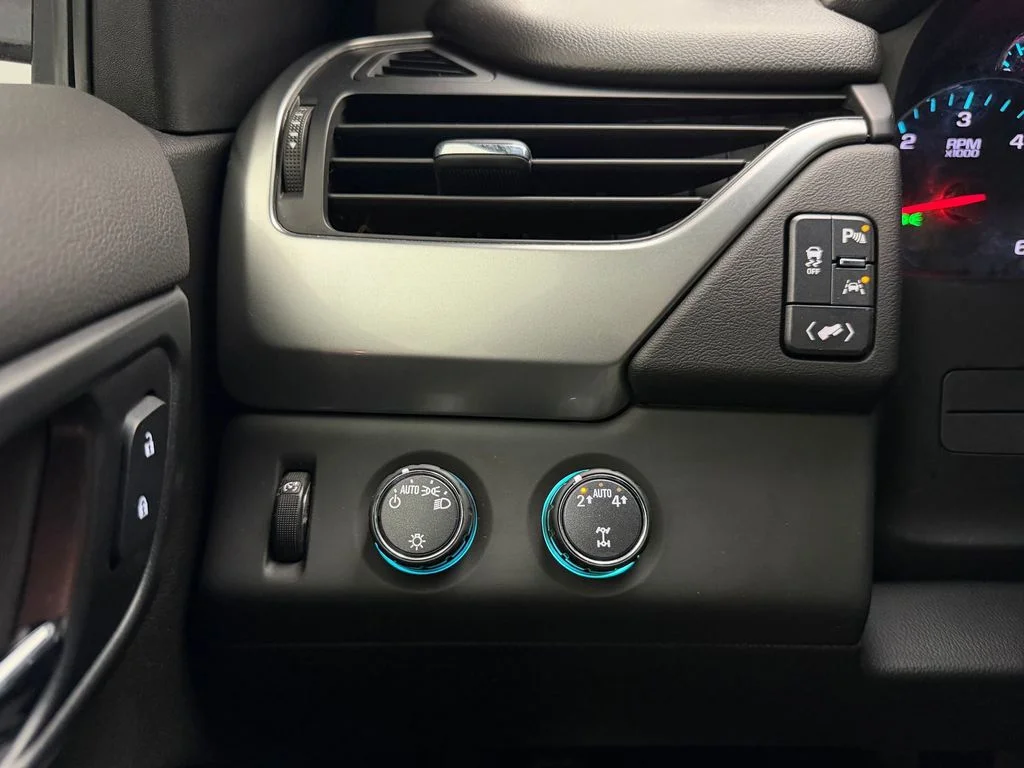 Used 2019 Silver Ice Metallic Chevrolet LT image 33