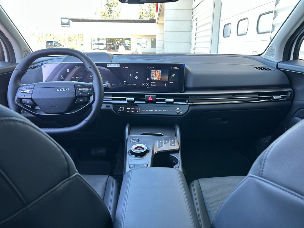 New 2026 Snow White Pearl Kia SX Prestige image 17