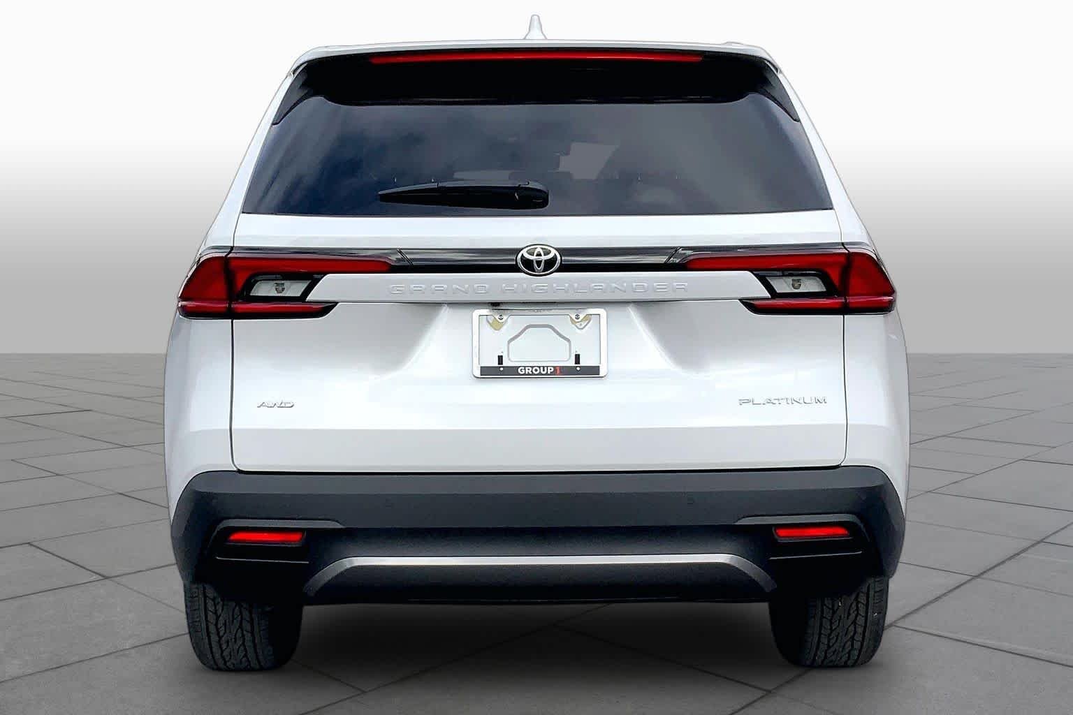 New 2026 Wind Chill Pearl Toyota Platinum image 4