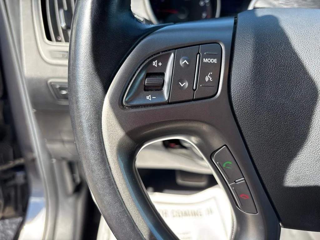 Used 2015 Gray Hyundai SE image 16