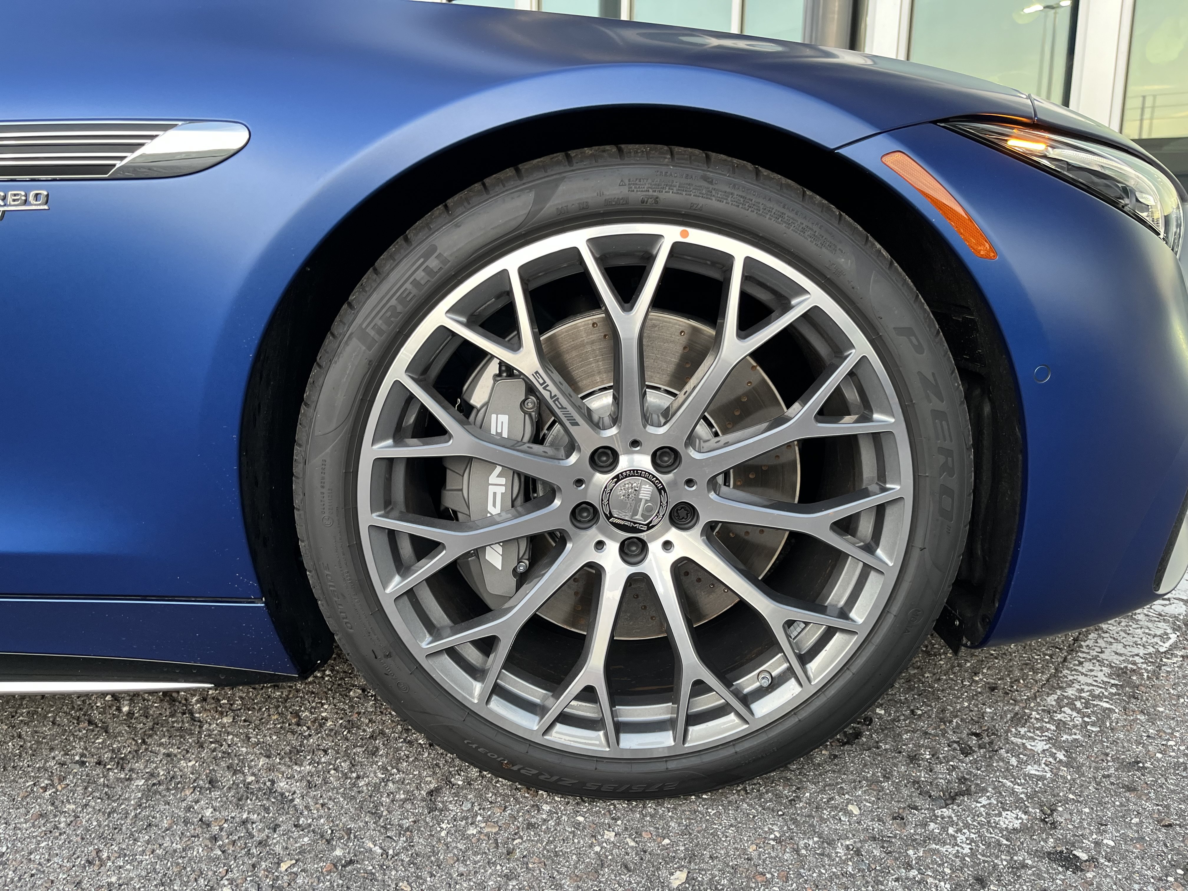 New 2026 MANUFAKTUR Starling Blue Magno Mercedes-Benz AMG® SL 43 image 11