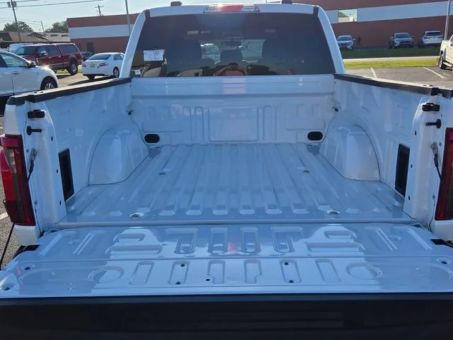 New 2026 Oxford White Ford XLT image 7