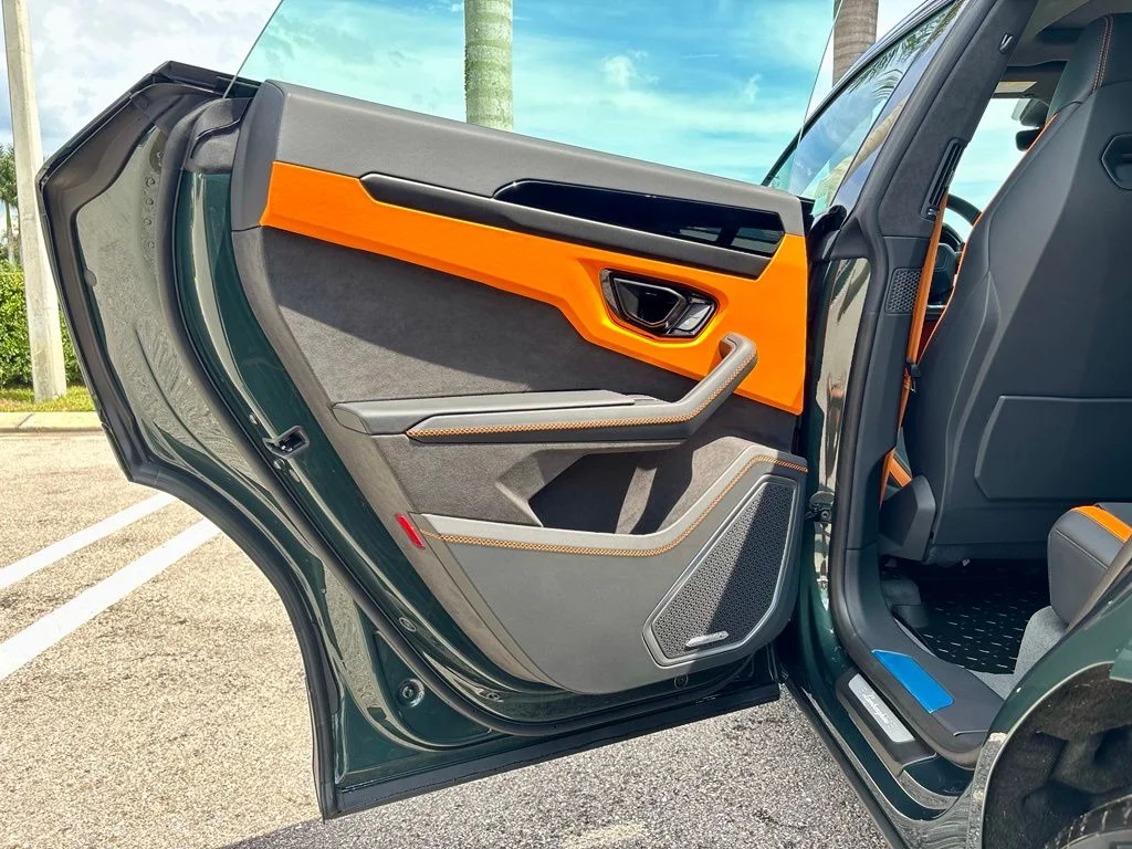 New 2026 Vl/Verde Lares Lamborghini SE image 16