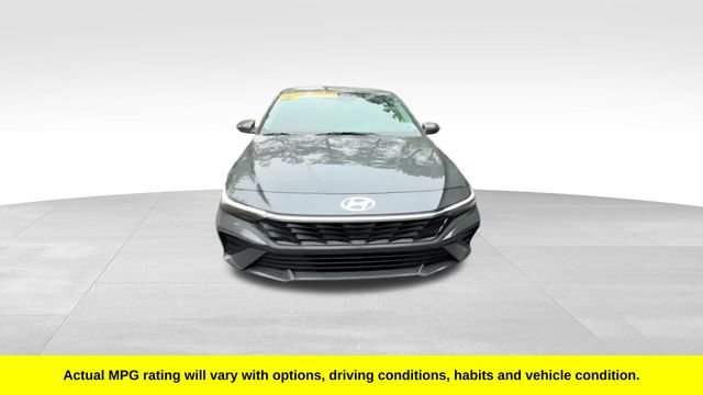 2026 Hyundai Elantra SE - Photo 2