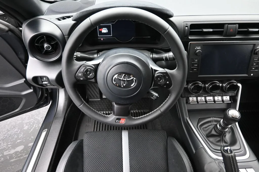 Used 2025  Toyota Premium image 12