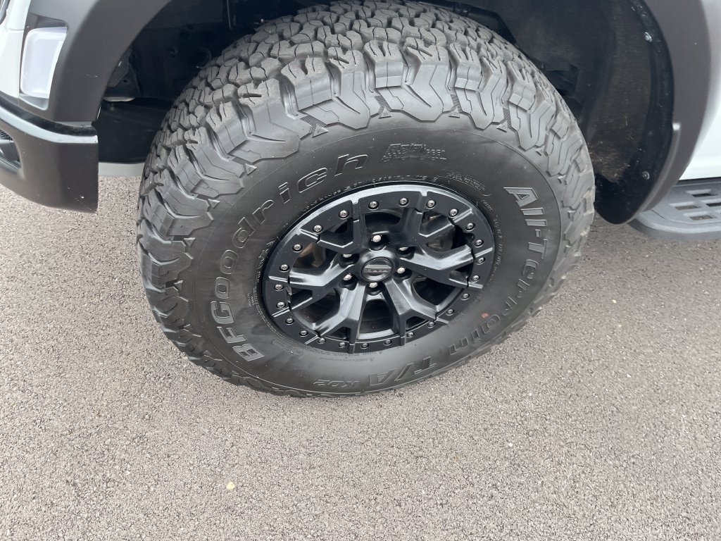 Used 2023 White Ford Raptor image 9