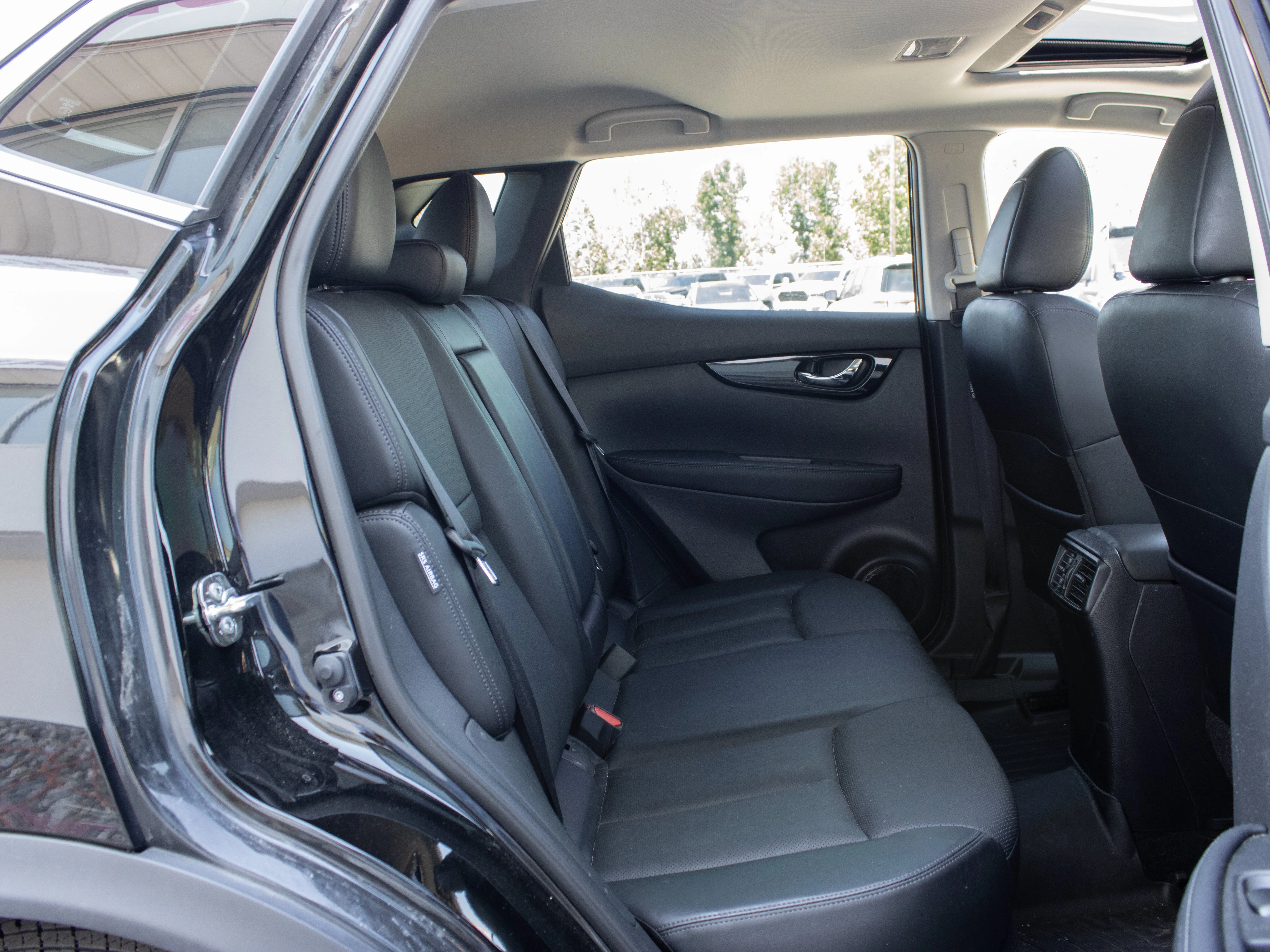 Used 2023 Black Nissan SL* | AWD | Leather Seats | Heated Seats & Steering Wheel | Sunroof | Navigation | image 16