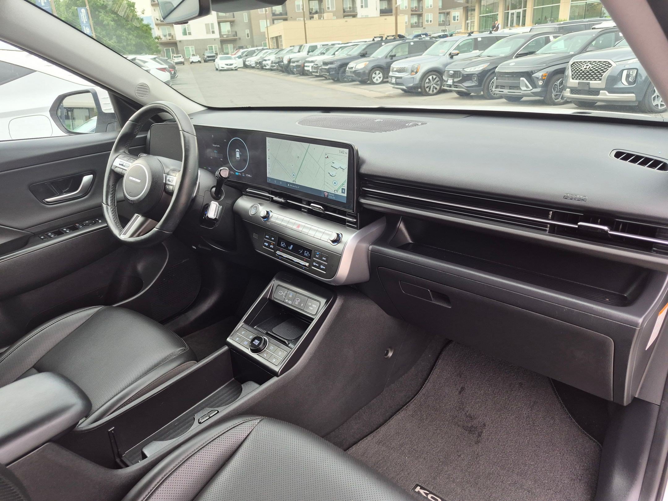 Certified Used 2024 Atlas White Hyundai Limited image 32