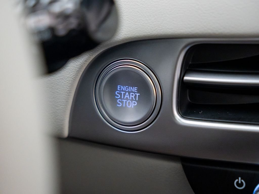 Used 2023 Graphite Hyundai Limited image 26