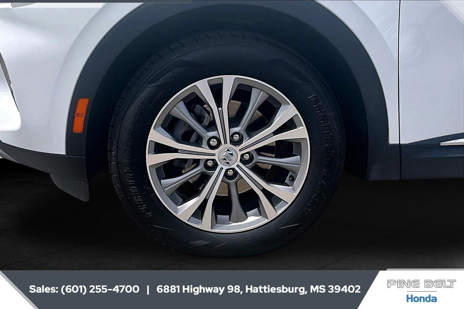 Used 2023 Summit White Buick Preferred image 7