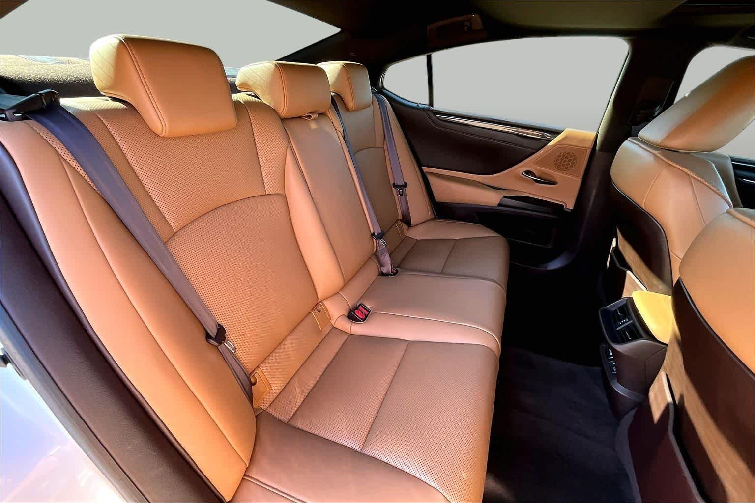 Used 2020 Eminent White Pearl Lexus  image 18