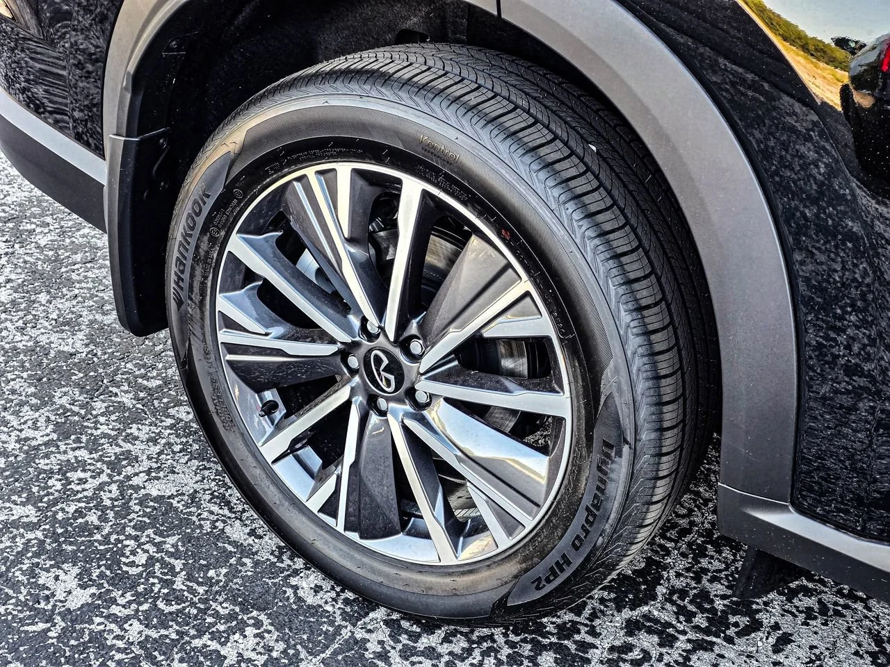 New 2027 MINERAL BLACK INFINITI Luxe AWD image 9