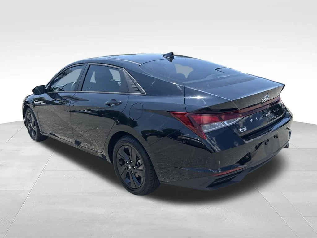 Used 2023 Black Hyundai SEL image 3