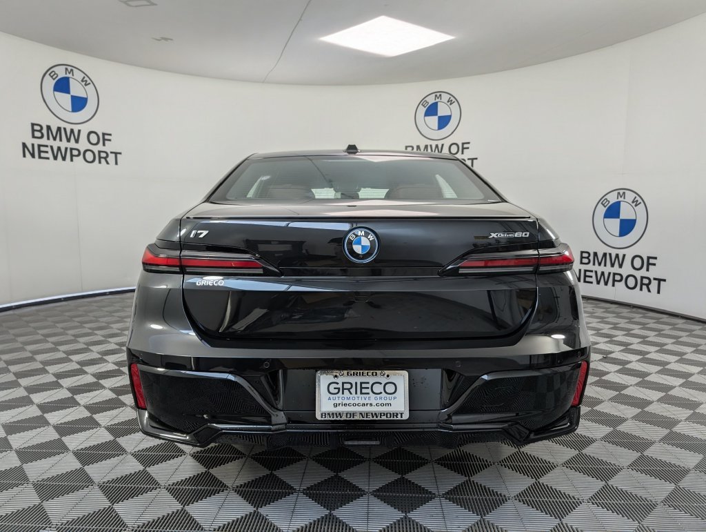 Used 2026 Black BMW xDrive60 image 7