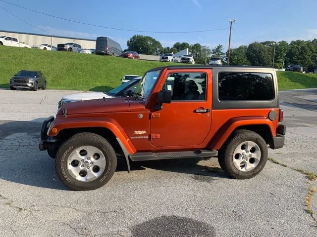 Used 2014 Copperhead Pearlcoat Jeep Sahara image 5