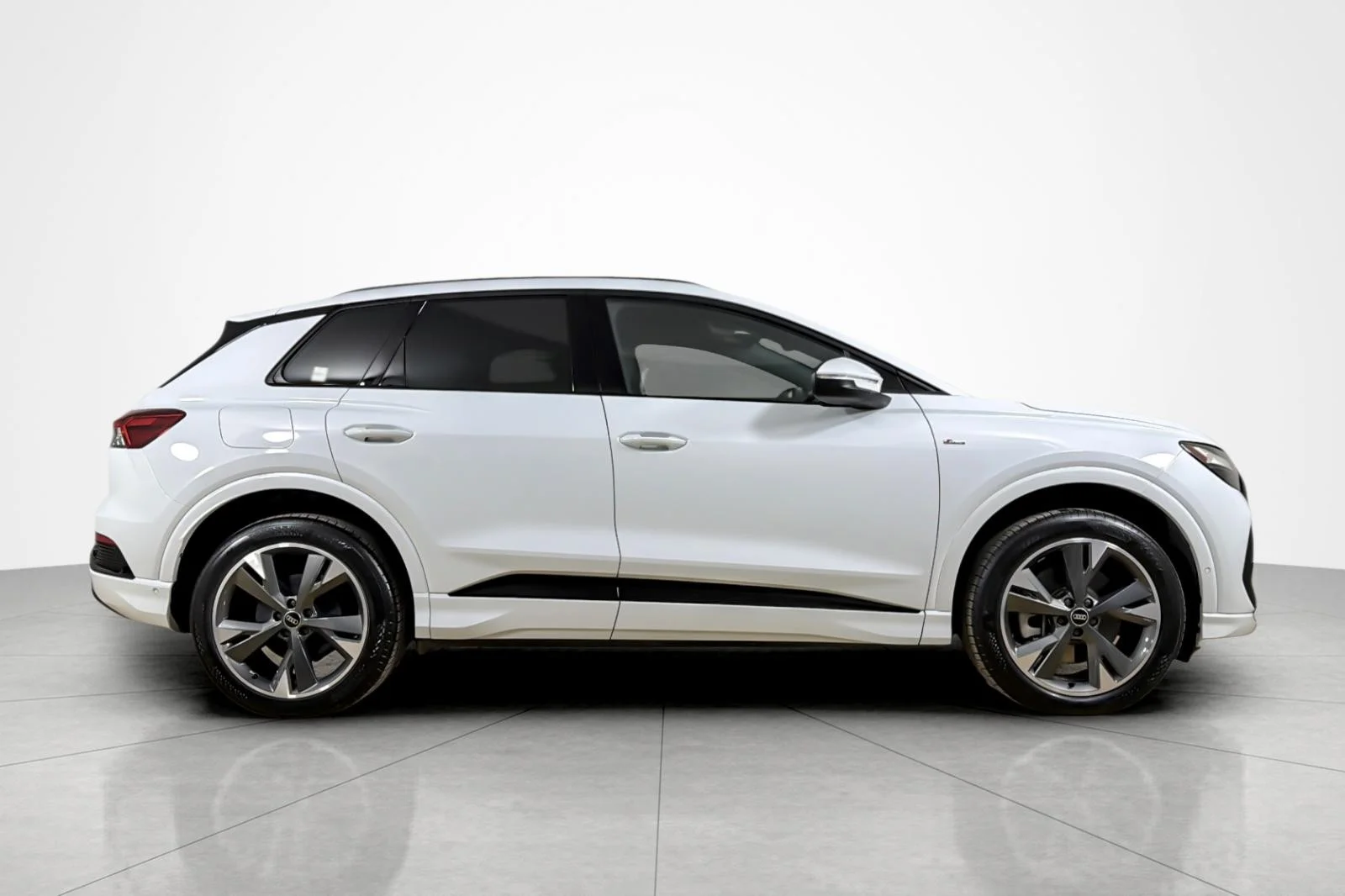 Used 2023 Glacier White Metallic Audi Premium Plus 50 quattro image 6