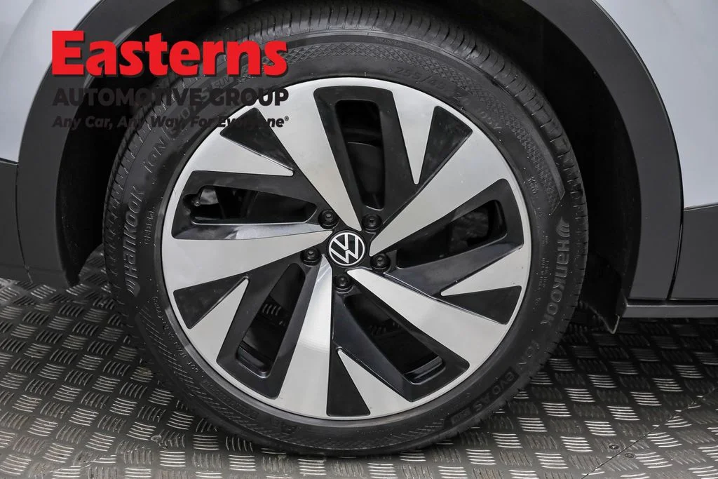 Used 2021 Silver Volkswagen Pro S image 27