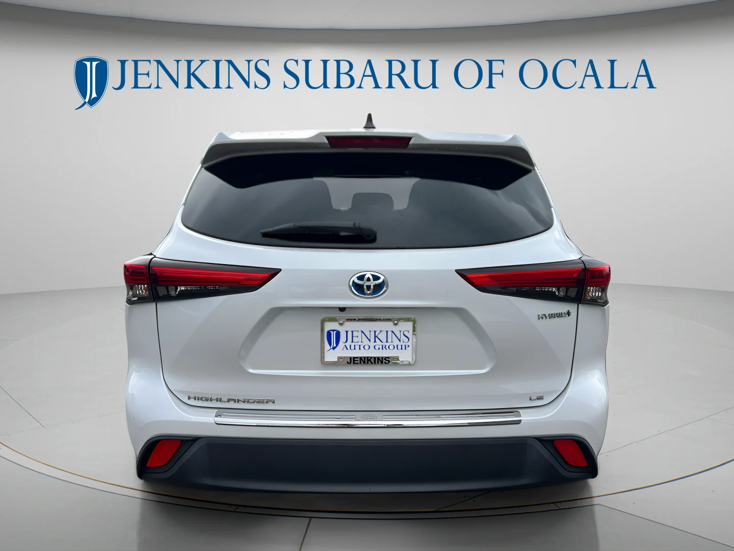 Used 2022 Pearl Toyota Hybrid LE image 4