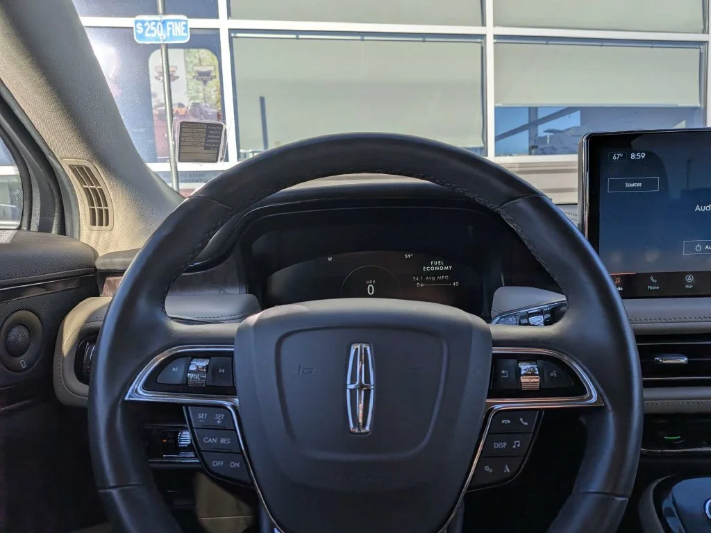 Used 2022 Pearl Metallic Lincoln Reserve image 20