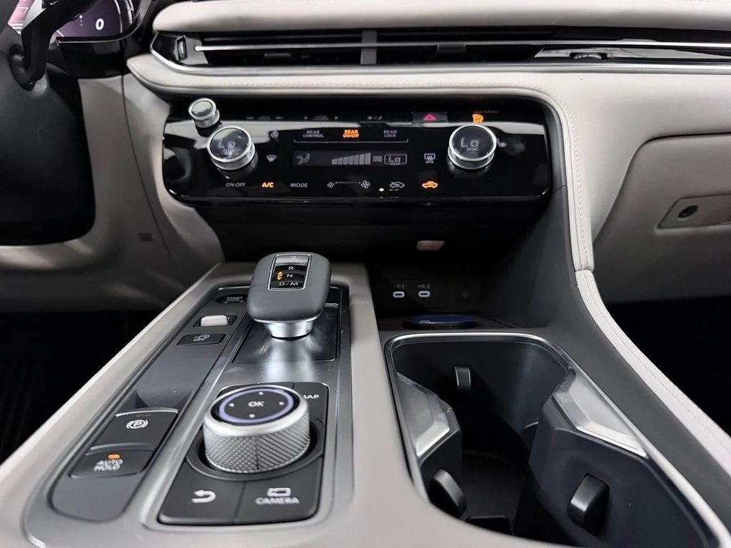 New 2027 RADIANT WHITE INFINITI Luxe AWD image 21
