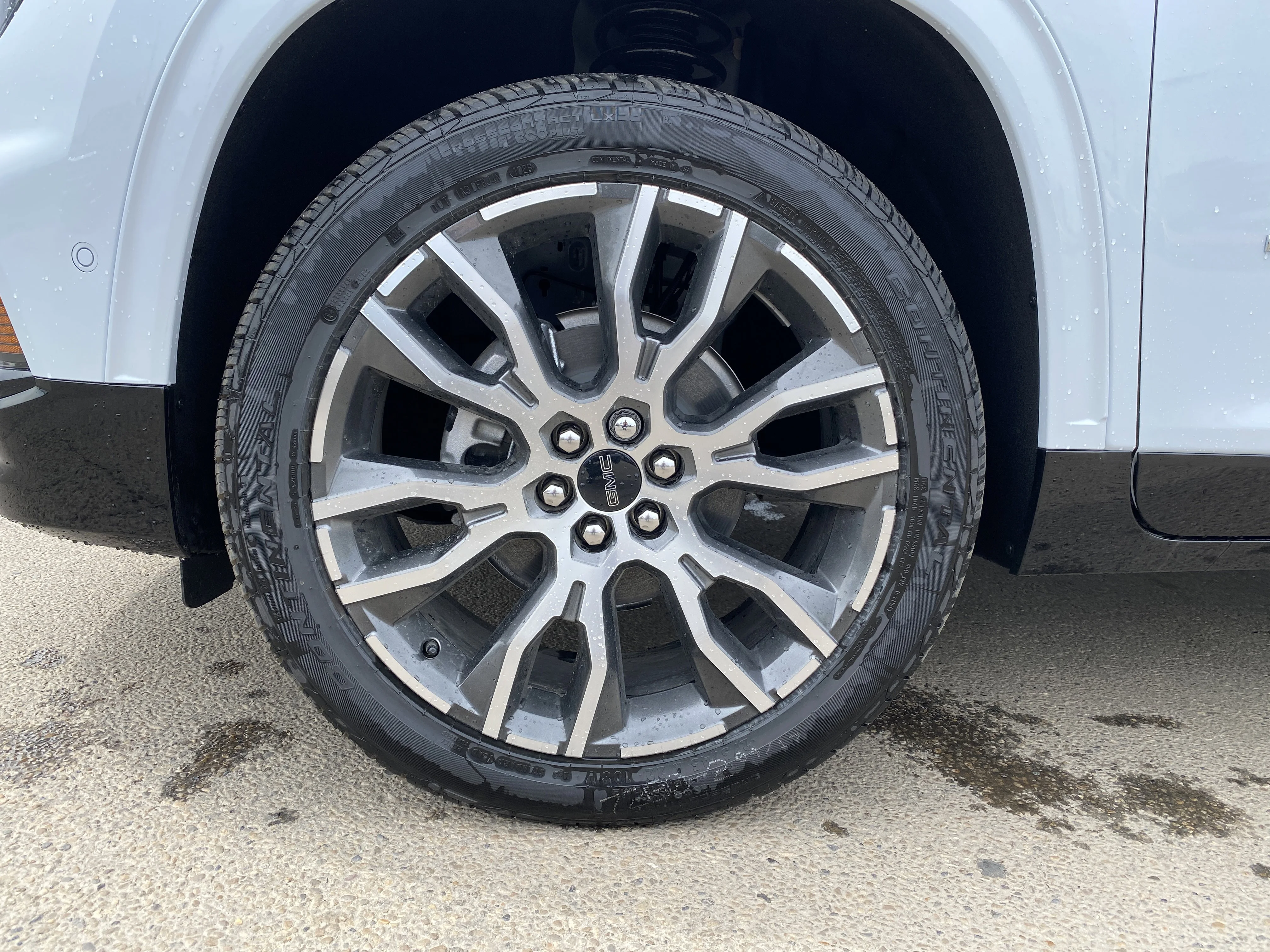 New 2026 GLACIER WHITE TRICOAT GMC Denali Ultimate image 12