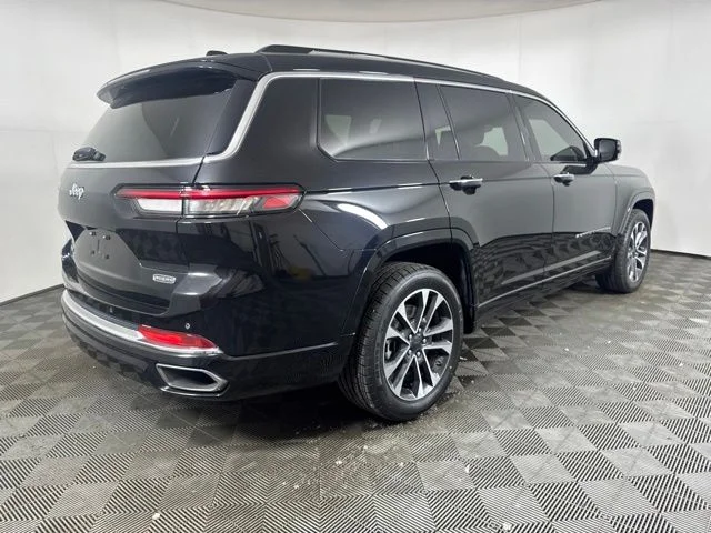 Used 2023 Diamond Black Jeep Overland image 3
