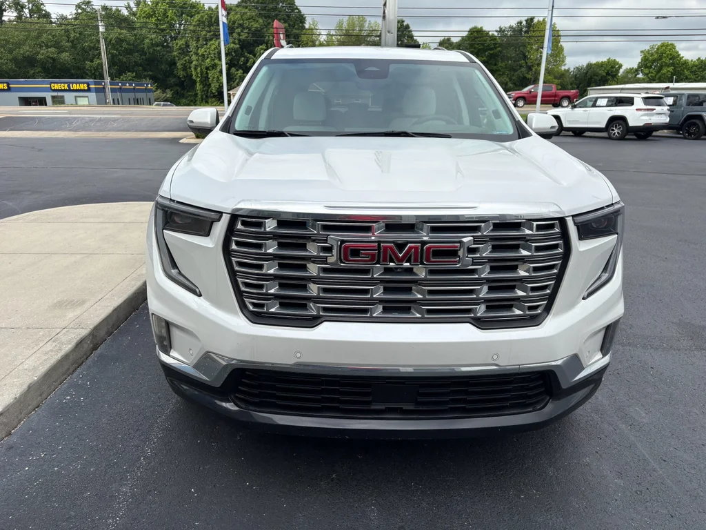 Used 2024 White Frost Tricoat GMC Denali image 6