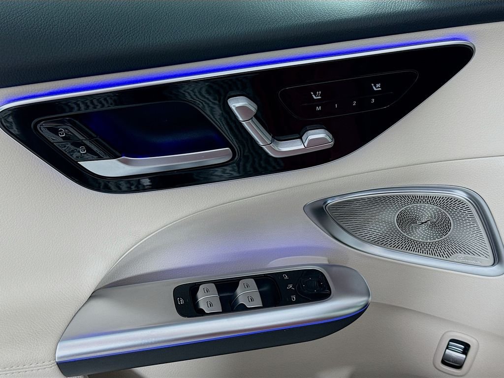 2025 Mercedes-Benz C-Class Sedan C 300 - Photo 18