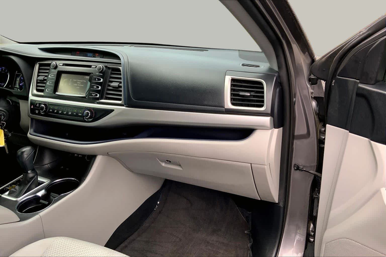 Used 2019 Predawn Gray Mica Toyota LE image 18