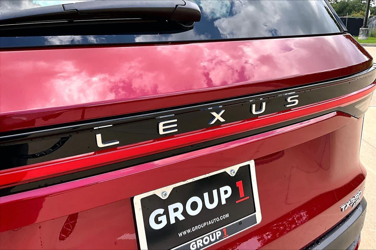 Used 2026 Matador Red Mica Lexus Premium image 31