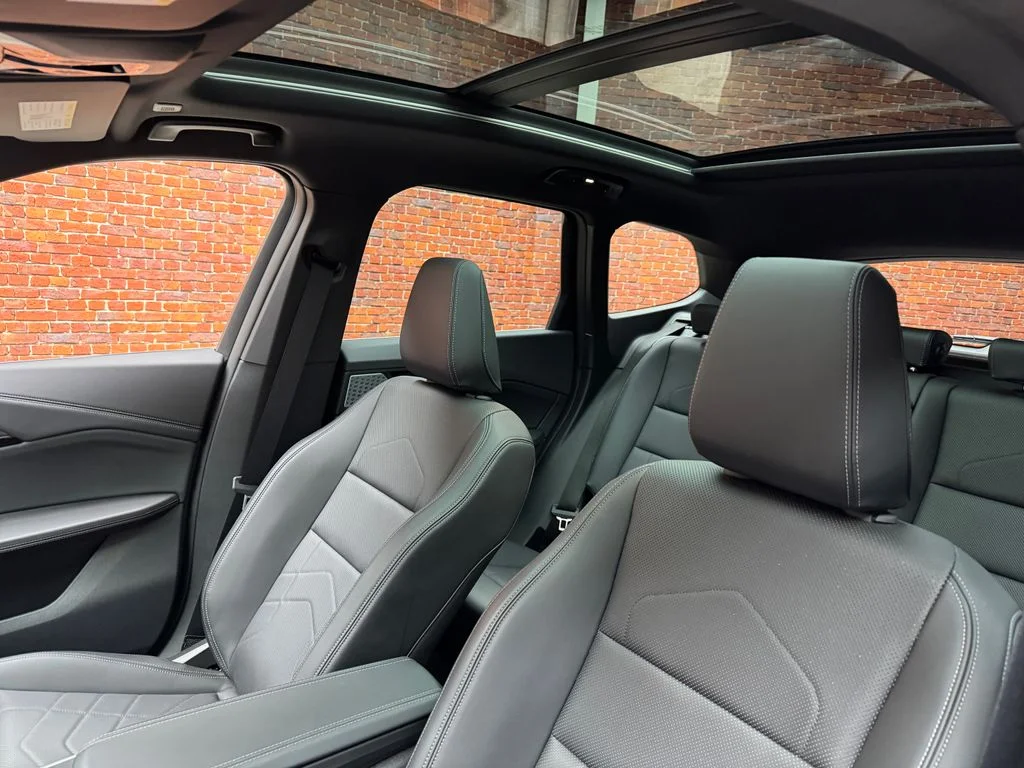 Used 2024 Green BMW xDrive28i image 3