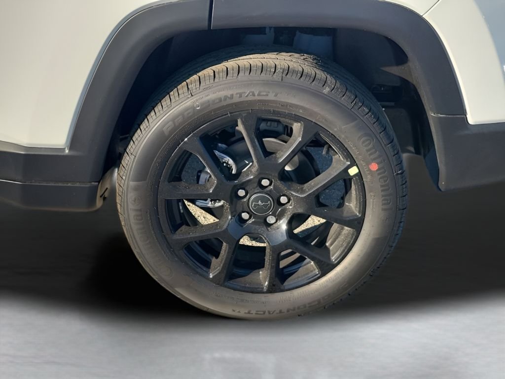 New 2026 Bright White Clear-Coat Exterior Paint Jeep Latitude image 18