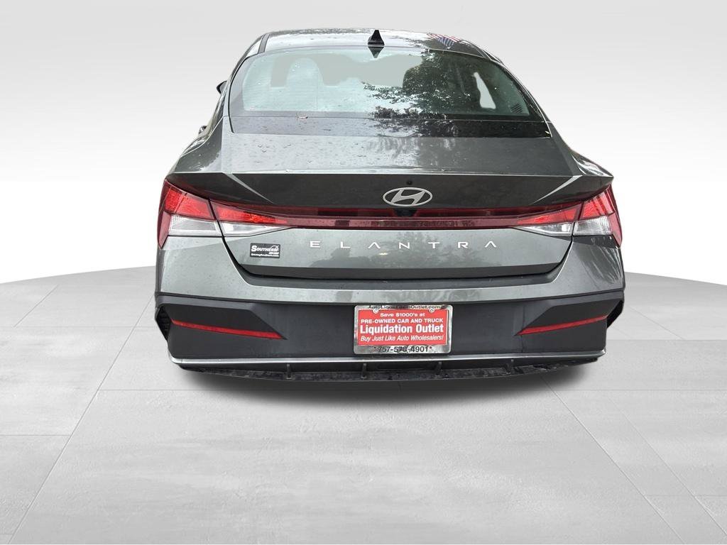 Used 2024 Gray Hyundai SEL image 16