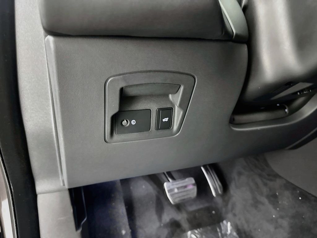 New 2026 Charente Grey Land Rover Belgravia Edition image 10
