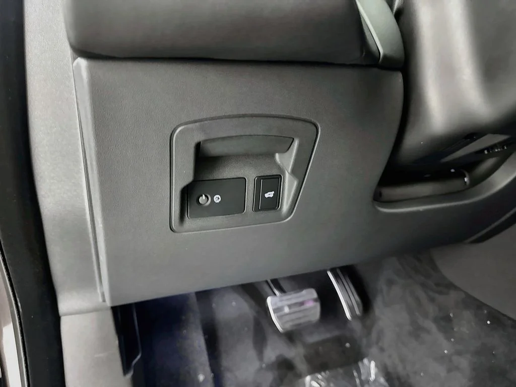 New 2026 Charente Grey Land Rover Belgravia Edition image 10