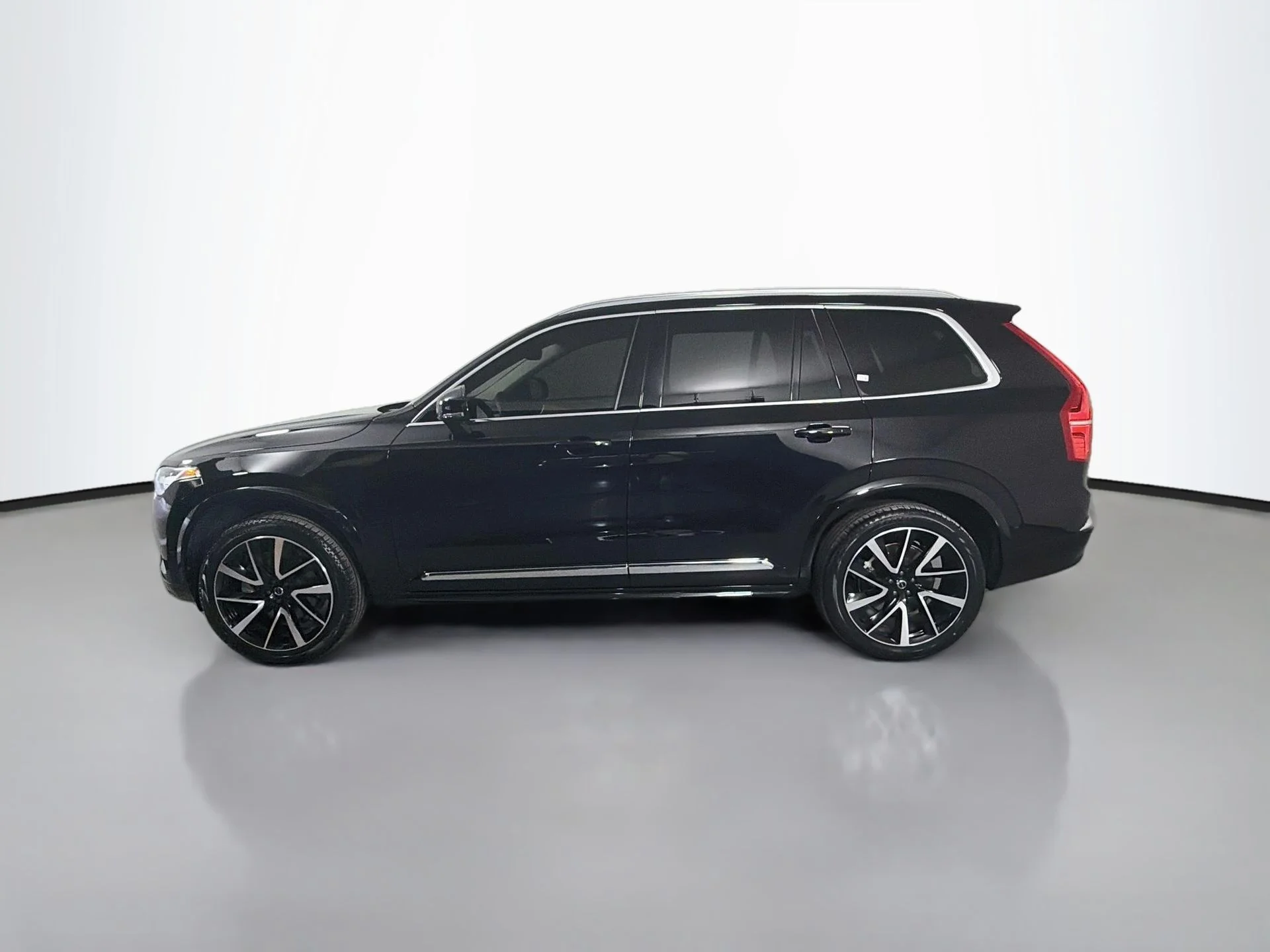 Certified Used 2024 Onyx Black Volvo Plus image 9