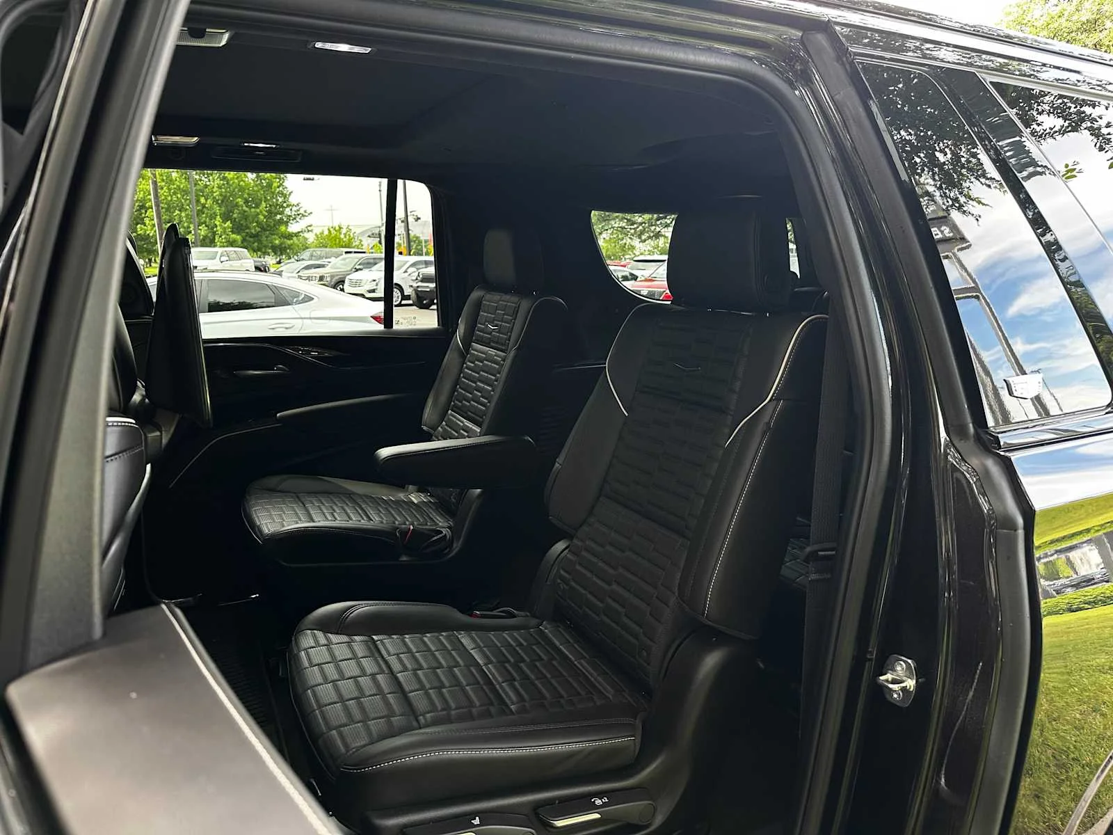 Used 2024 Black Diamond Tricoat Cadillac V-Series image 24