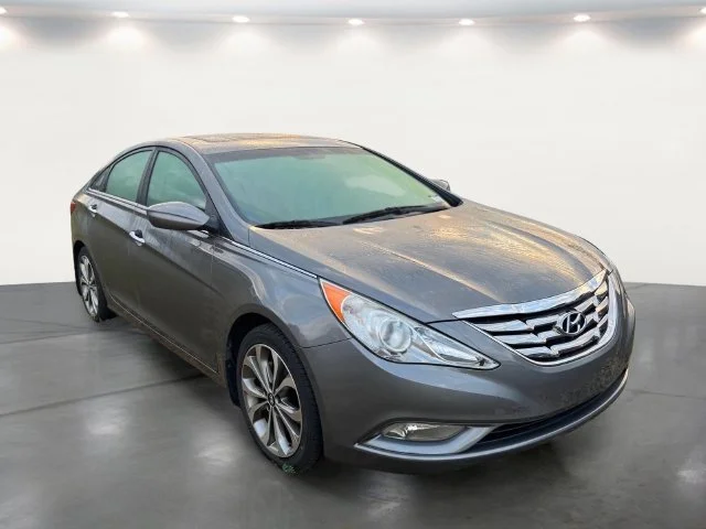 Used 2013 Gray Hyundai SE image 8