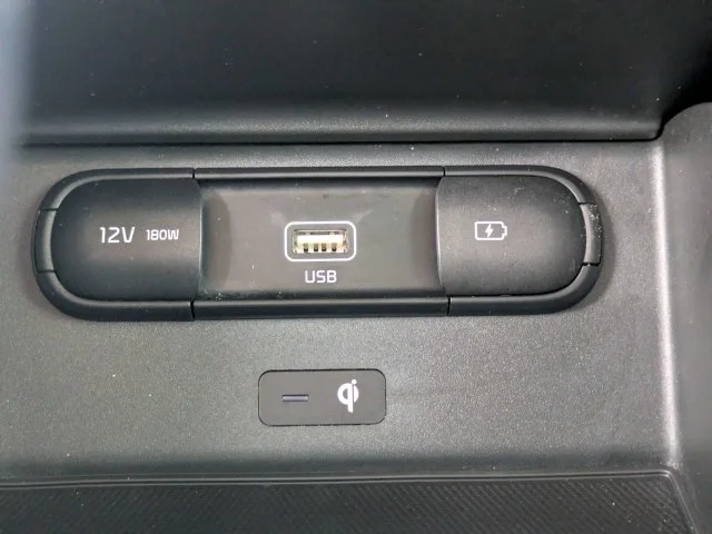 Used 2022 Black Kia EX image 25